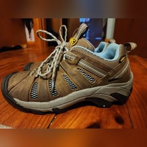 Keen voyager hiking shoes
